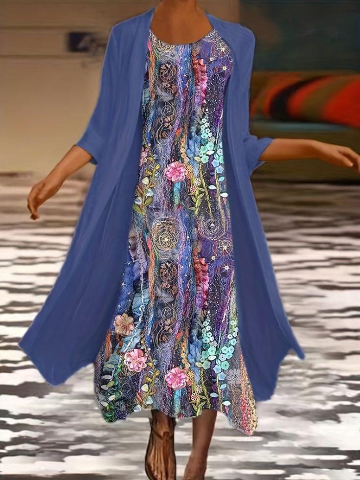 Emma lilla midikjole med rund hals og overtøj