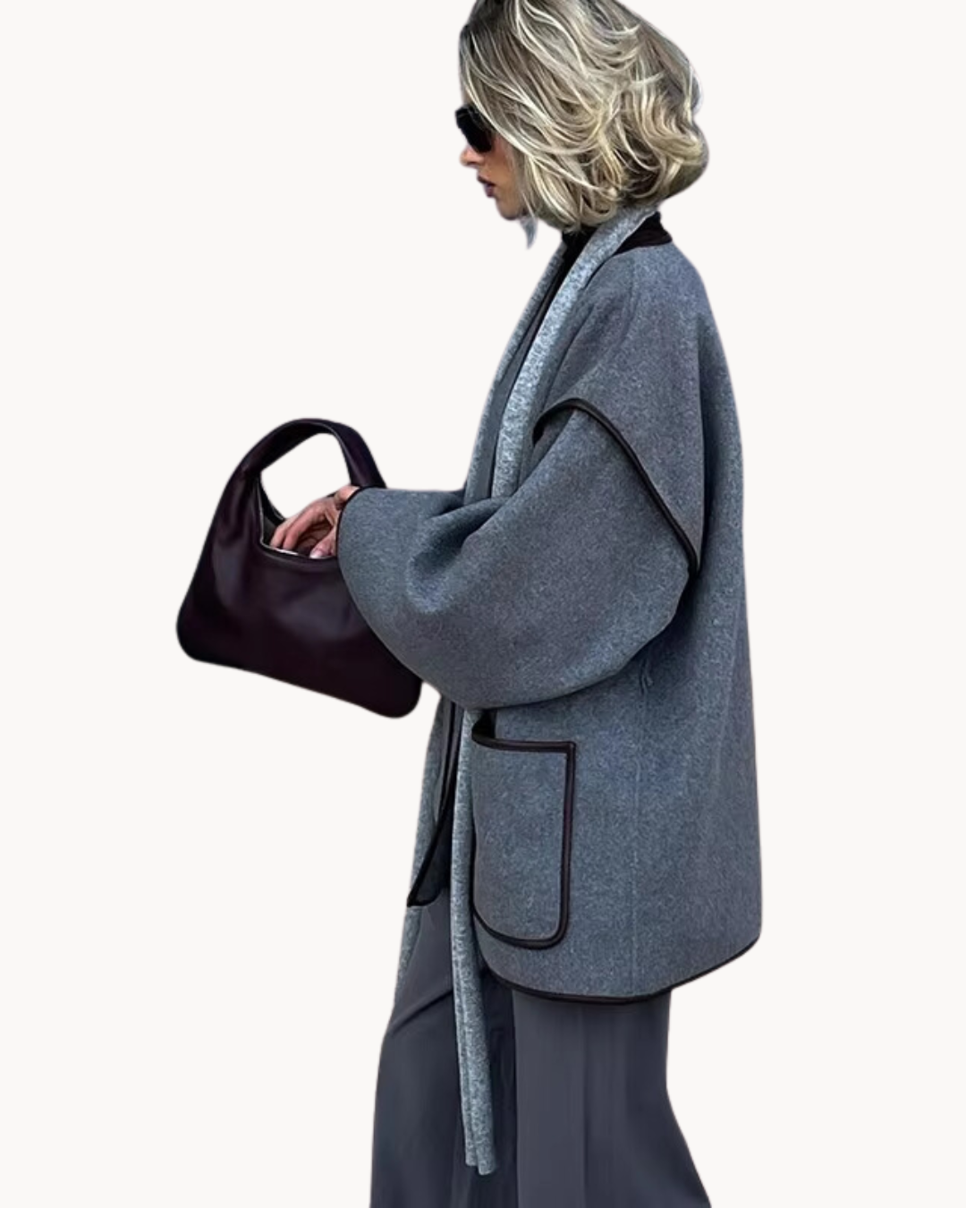 Ophelia - figursyet damejakke med et smart bæltedesign