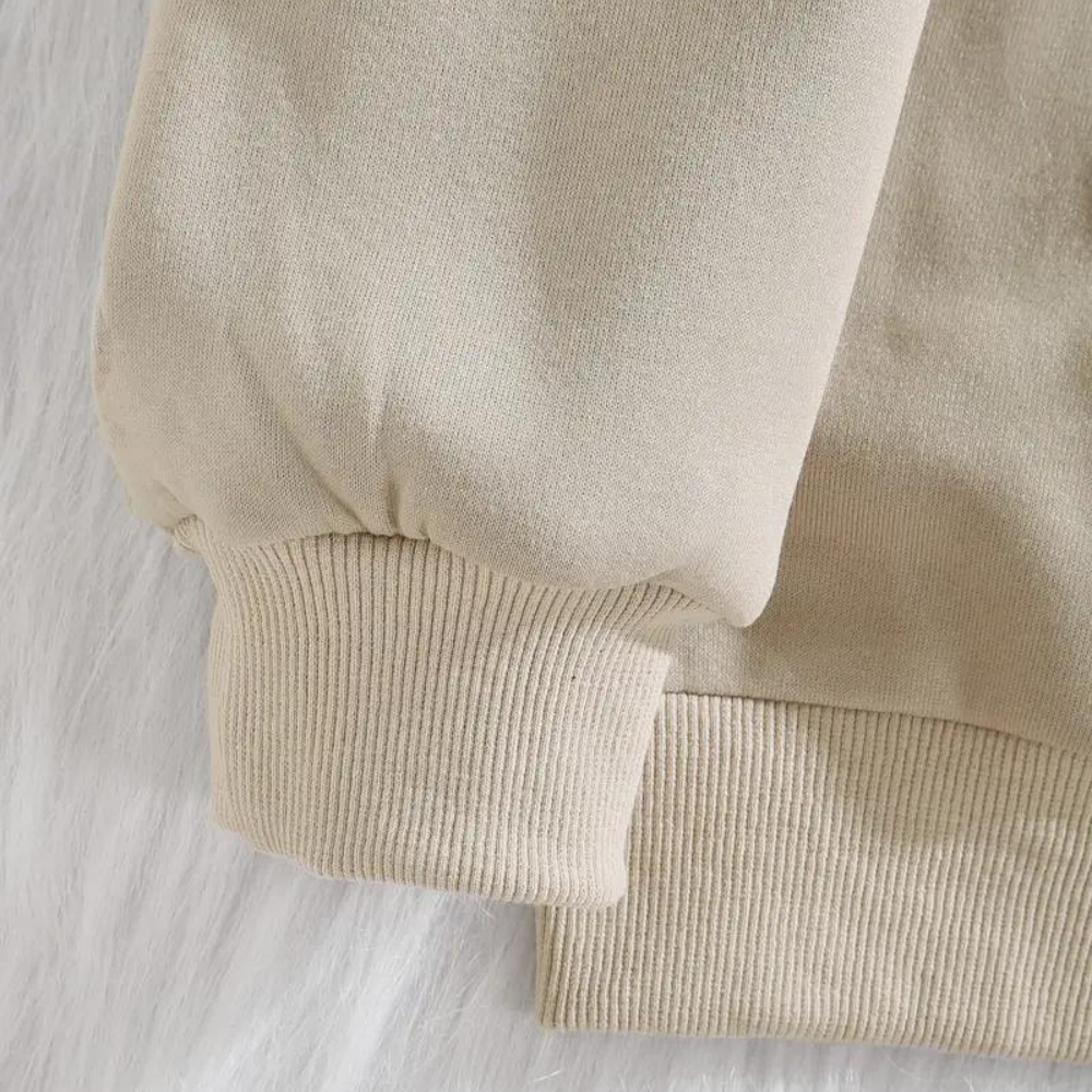 Kinga - halloween sweatshirt til kvinder med et uhyggeligt hundeprint