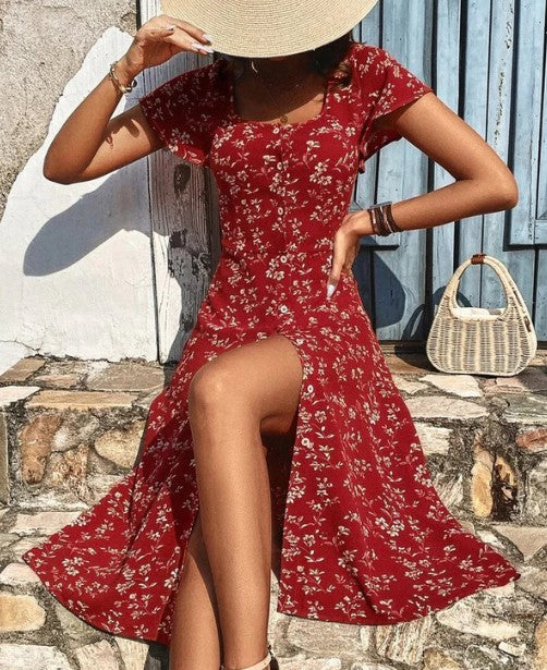 Zoe - elegant midikjole med rødt print med firkantet halsudskæring