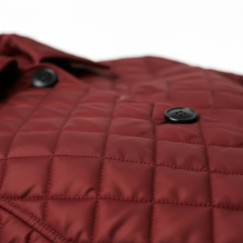 Freya – quiltet jakke til kvinder med diamantmønster og knaplukning