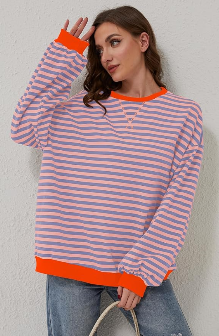 Afslappet stribet damesweatshirt med kontrasterende accenter
