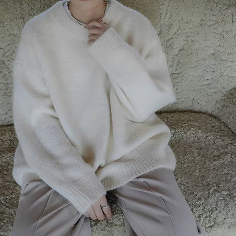 Olyvia – løstsiddende striktrøje i et enkelt design