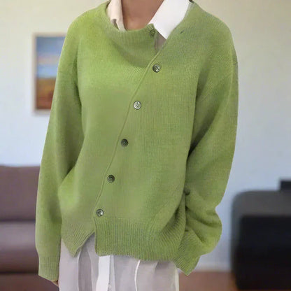 Celina - blød cardigan med diagonal knaplukning