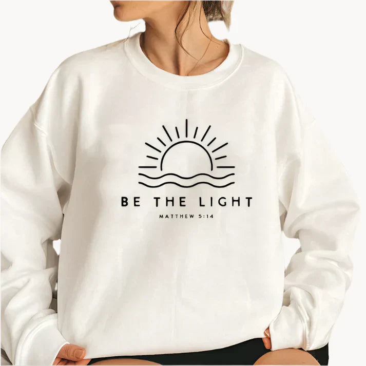 Pullover med et moderigtigt være det lette tekstlogo foran til kvinder