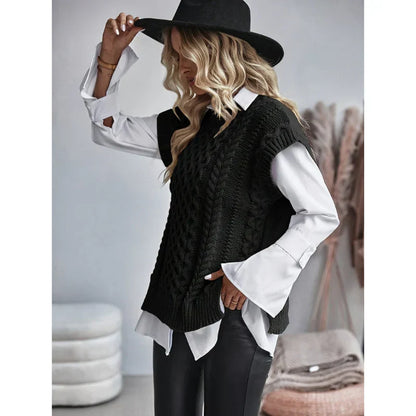 Ærmeløs strikket damevest i et tidløst design