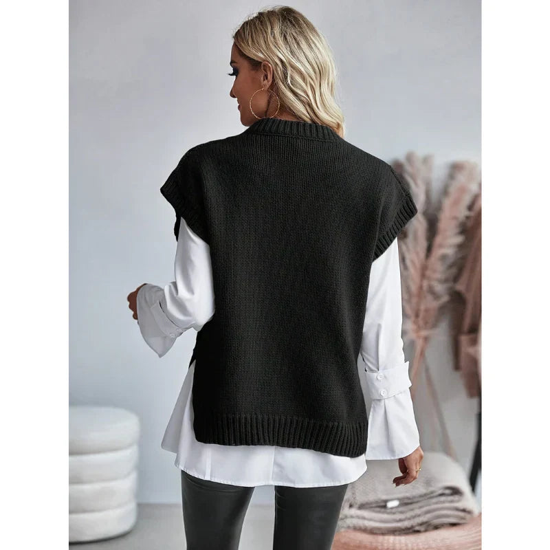 Ærmeløs strikket damevest i et tidløst design