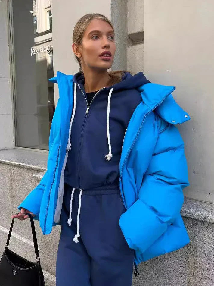 Jana – vatteret bomuldsjakke med hætte og kort pasform