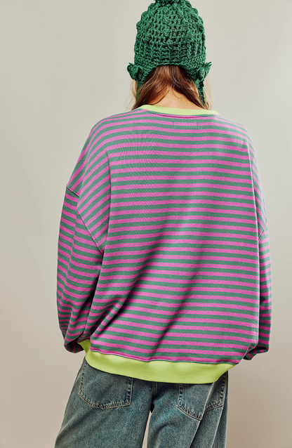 Afslappet stribet damesweatshirt med kontrasterende accenter