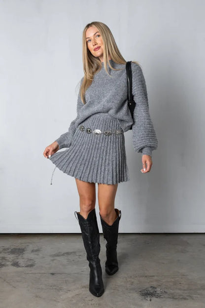 Elegant sæt plisseret sweater og nederdel - jayline