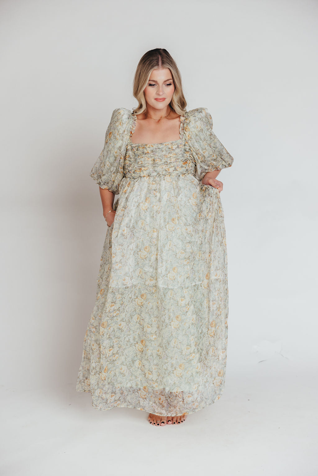 Melody maxi dress med læg og sløjfedetalje i sage floral - bump friendly & Inclusive sizing (S-3XL)
