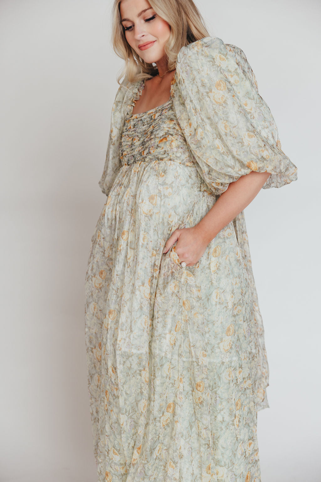 Melody maxi dress med læg og sløjfedetalje i sage floral - bump friendly & Inclusive sizing (S-3XL)