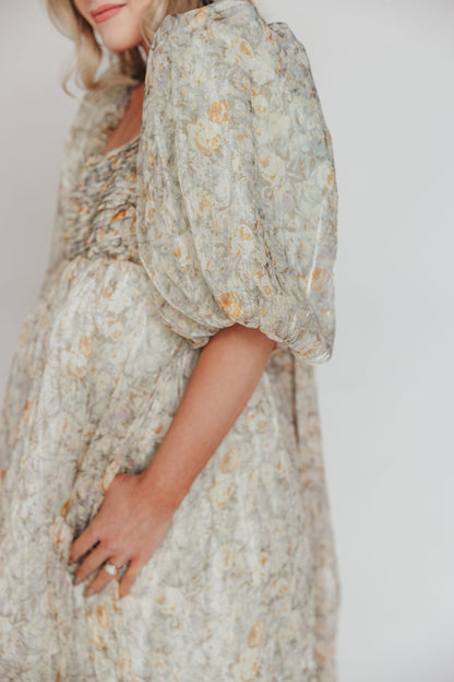 Melody maxi dress med læg og sløjfedetalje i sage floral - bump friendly & Inclusive sizing (S-3XL)