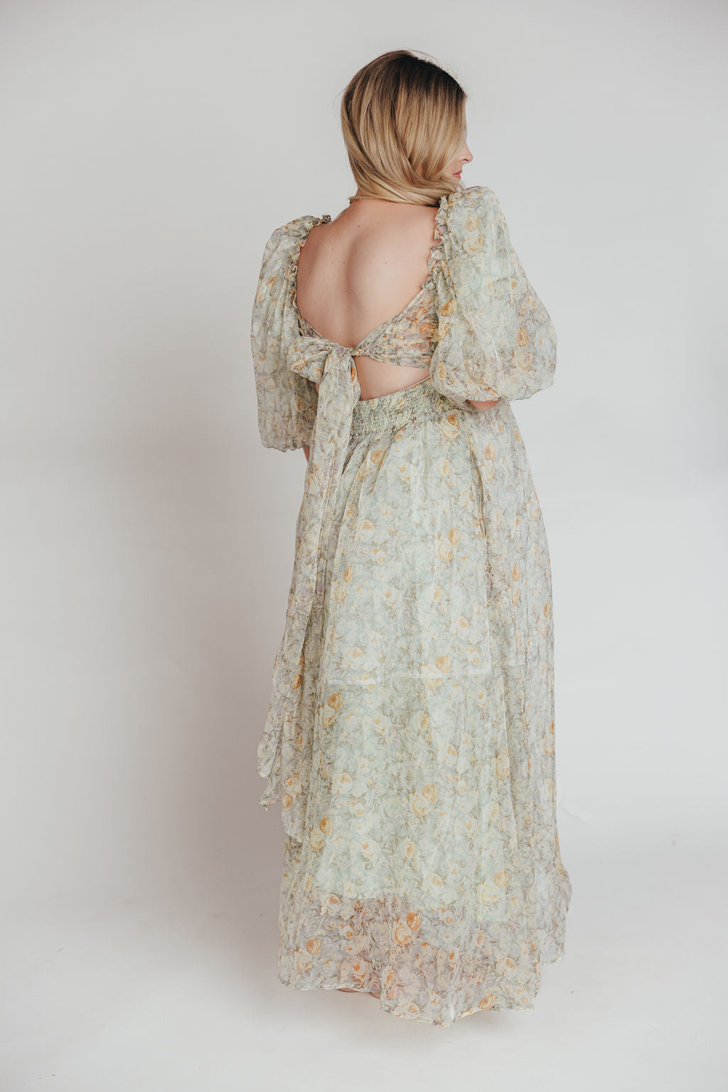 Melody maxi dress med læg og sløjfedetalje i sage floral - bump friendly & Inclusive sizing (S-3XL)