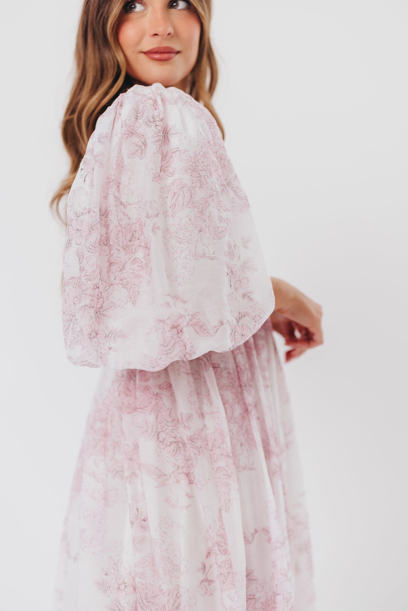 Harlow midi-kjole i lyserød blomstret - bump friendly & Inclusive sizing (S-3XL)