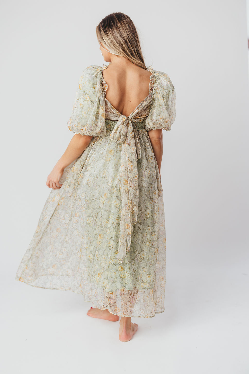 Melody maxi dress med læg og sløjfedetalje i sage floral - bump friendly & Inclusive sizing (S-3XL)