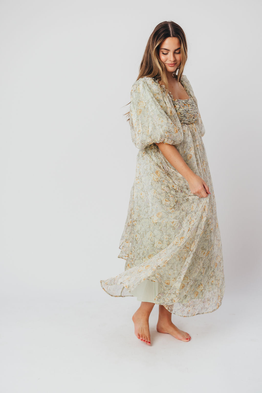 Melody maxi dress med læg og sløjfedetalje i sage floral - bump friendly & Inclusive sizing (S-3XL)