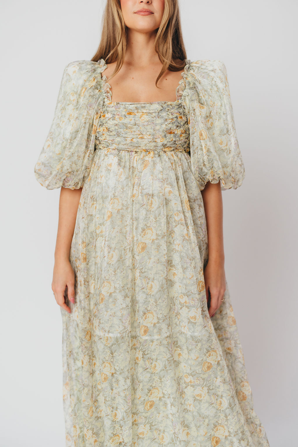 Melody maxi dress med læg og sløjfedetalje i sage floral - bump friendly & Inclusive sizing (S-3XL)