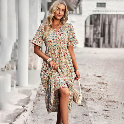Lena – legende sommerkjole i abrikos med blomsterprint