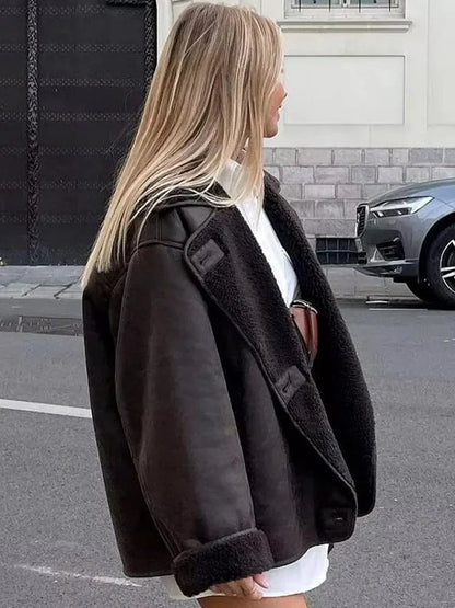 Oversized damefrakke i læder med pels
