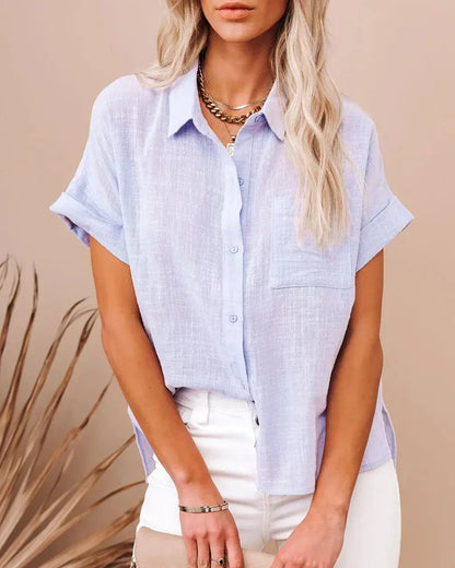 stilfuld bluse i sart lyseblå
