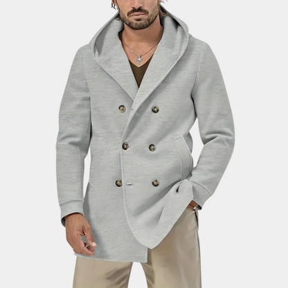 Stilfuld trenchcoat til mænd med en praktisk hætte for et afslappet look