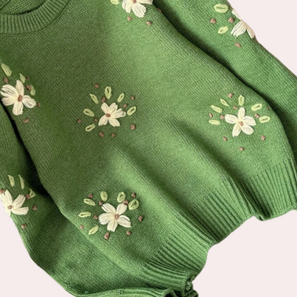Kalina - elegant dametrøje med delikat broderi