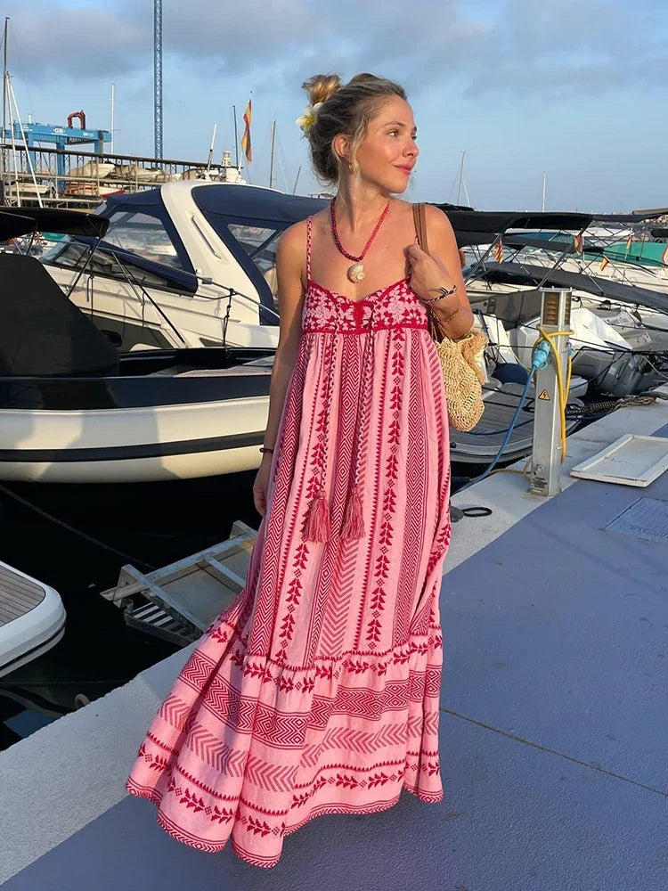 Baruni | boho stil kjole med korset, dekoreret med mesh stof og blomstermønster