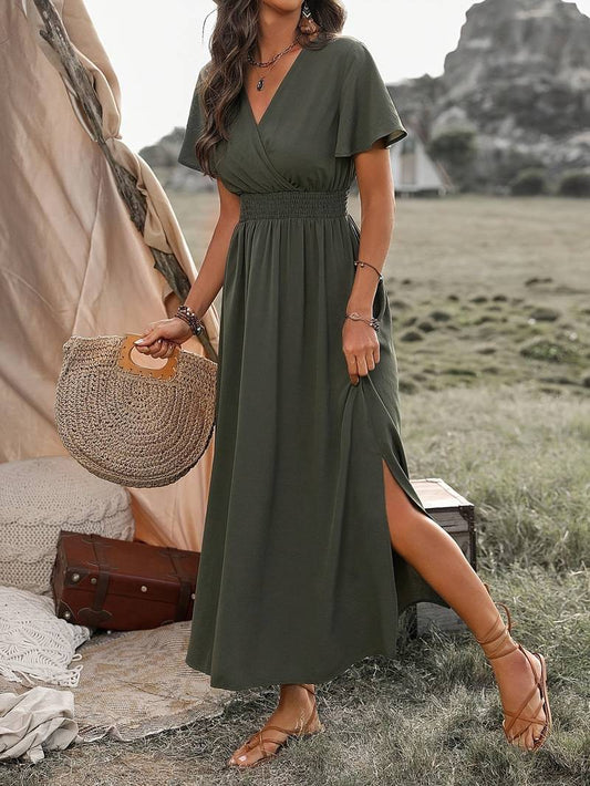 Lucy - elegant kortærmet kjole med fløjlskrave
