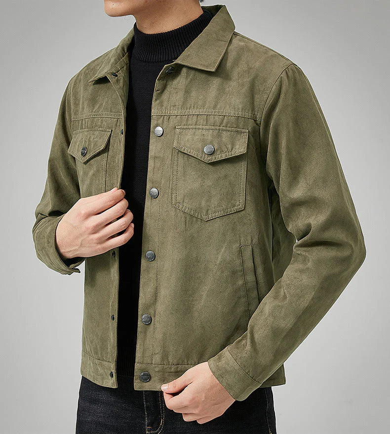 Viktor – herrejakke i imiteret ruskind med knaplukning og brystlomme