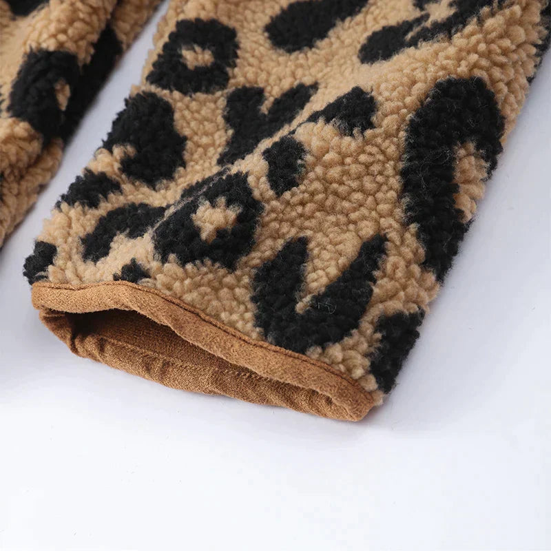 Leopardfrost - stilfuld vinterfrakke med leopardmotiv til modige kvinder