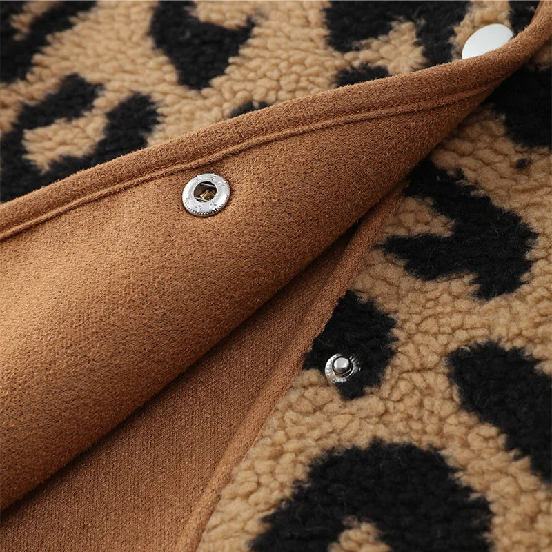 Leopardfrost - stilfuld vinterfrakke med leopardmotiv til modige kvinder