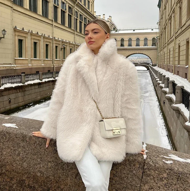 Ivankav - luksuriøs blød faux fur-jakke til kvinder