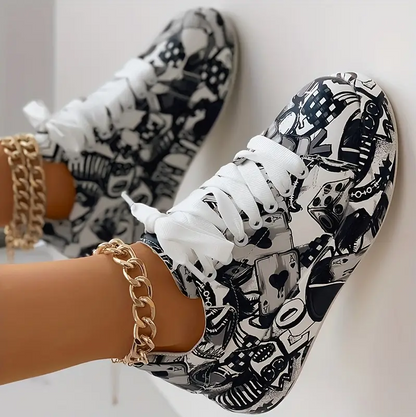 Hasselnød - stilfulde sneakers til kvinder med graffitiprint