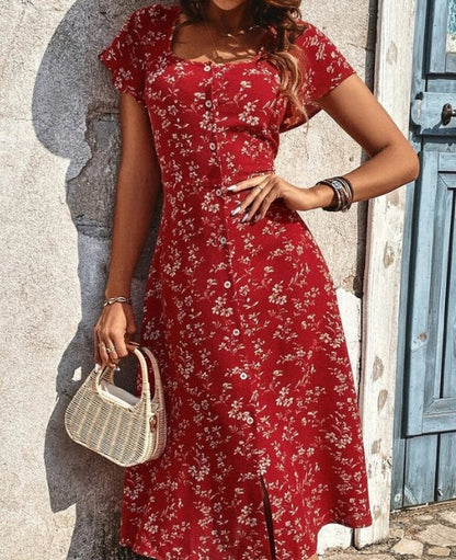 Zoe - elegant midikjole med rødt print med firkantet halsudskæring