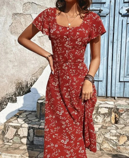 Zoe - elegant midikjole med rødt print med firkantet halsudskæring