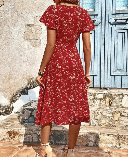 Zoe - elegant midikjole med rødt print med firkantet halsudskæring