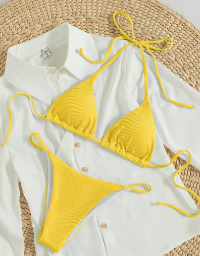 Zoey – blå bikini med højt bånd og v-hals