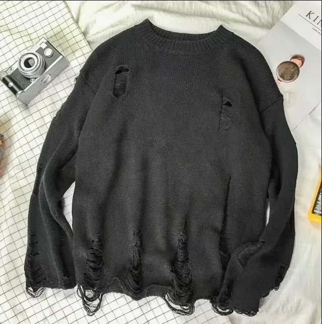 James - sweater med huller