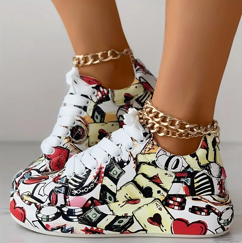 Hasselnød - stilfulde sneakers til kvinder med graffitiprint