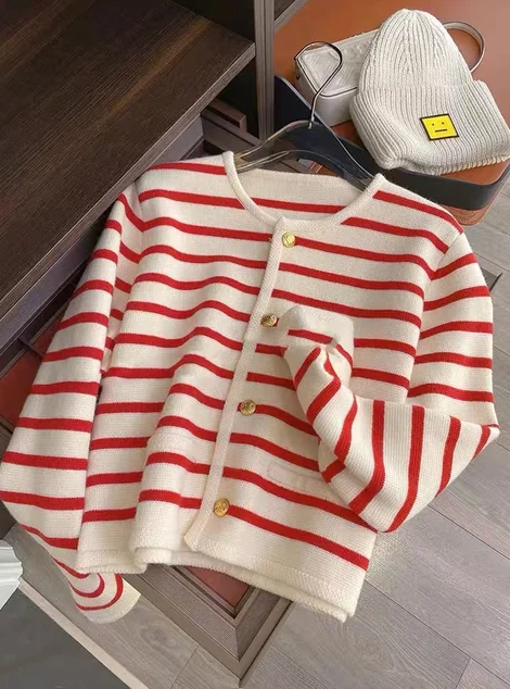 Stella l sweater med o-hals og striber