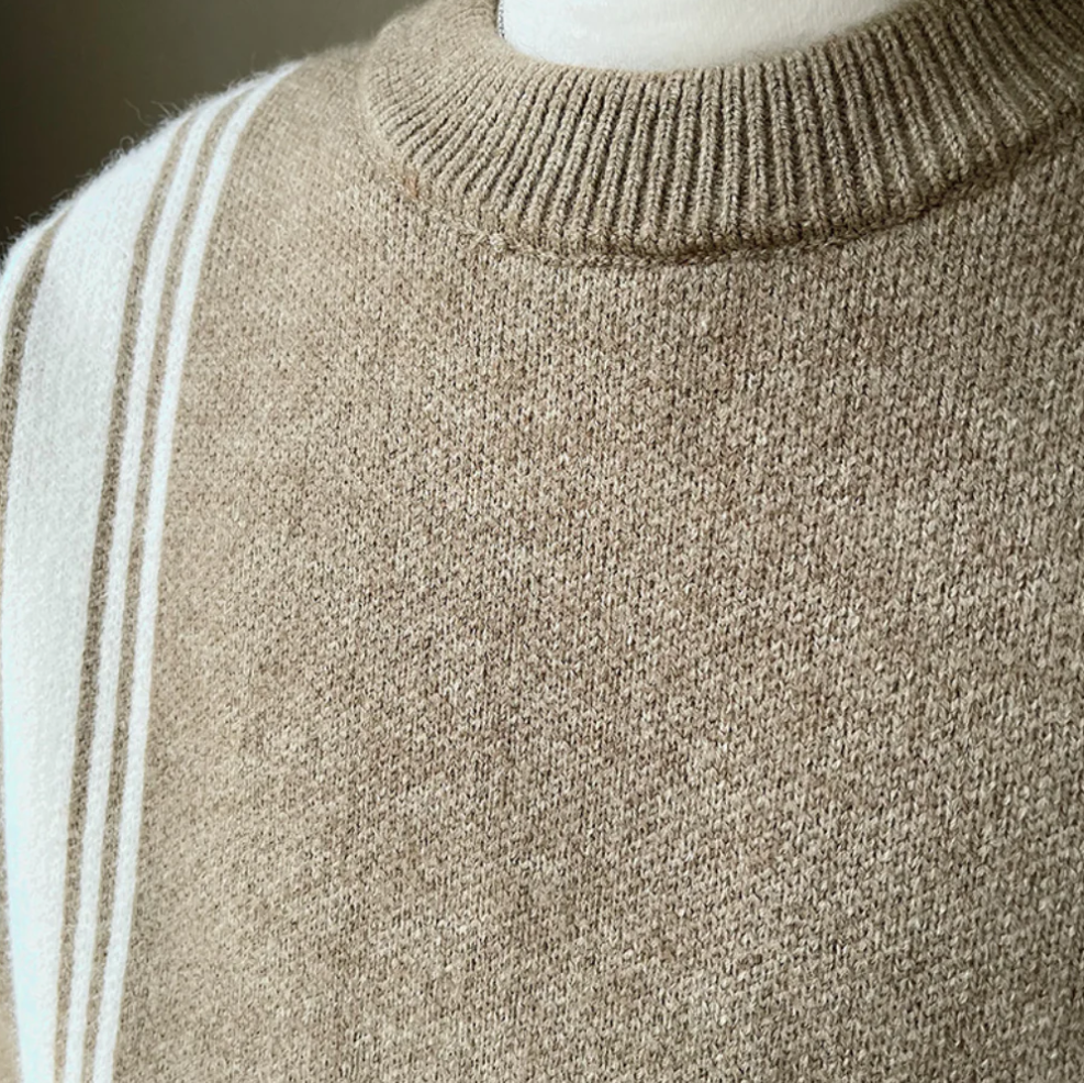 Razvan – moderne strikket herresweater med rund hals