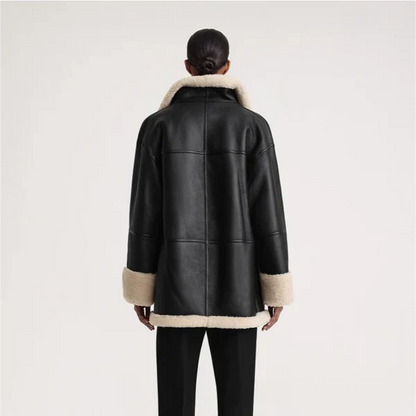 Sort vinterfrakke i læder med pelsfor til damer