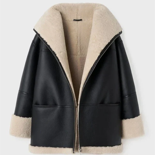 Sort vinterfrakke i læder med pelsfor til damer
