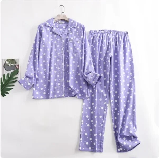 Behageligt pyjamassæt til kvinder med livlige mønstre | todelt sæt