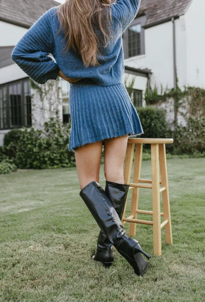 Elegant sæt plisseret sweater og nederdel - jayline