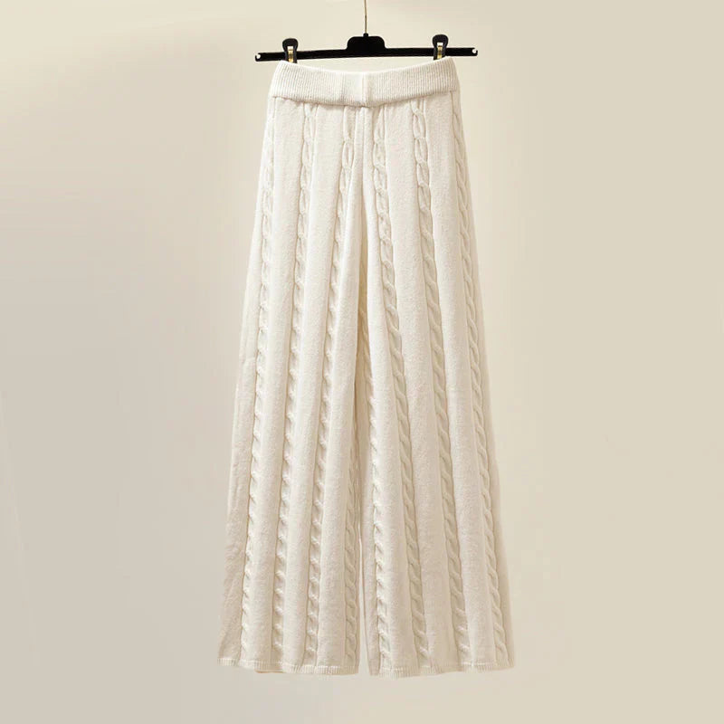 Charlotte | behageligt og hyggeligt strikset sæt