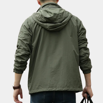 Letvægts udendørsjakke til mænd med hætte og sporty design