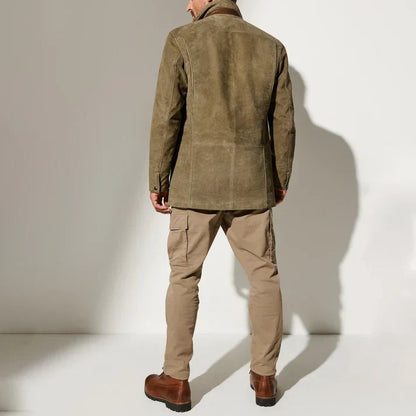 Henrik – klassisk ruskindsjakke med knaplukning og elegant snit