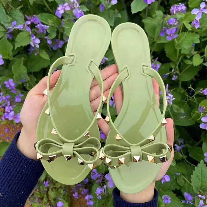Flip-flops-sandaler med nitter